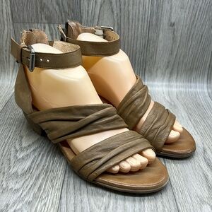 Mooz Cassie Leather Heeled Buckle Sandals Shoes